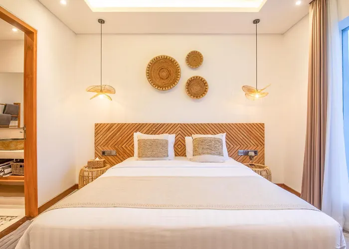 Villa Coastal Elegance 4br Villa, 400m To Finns Canggu