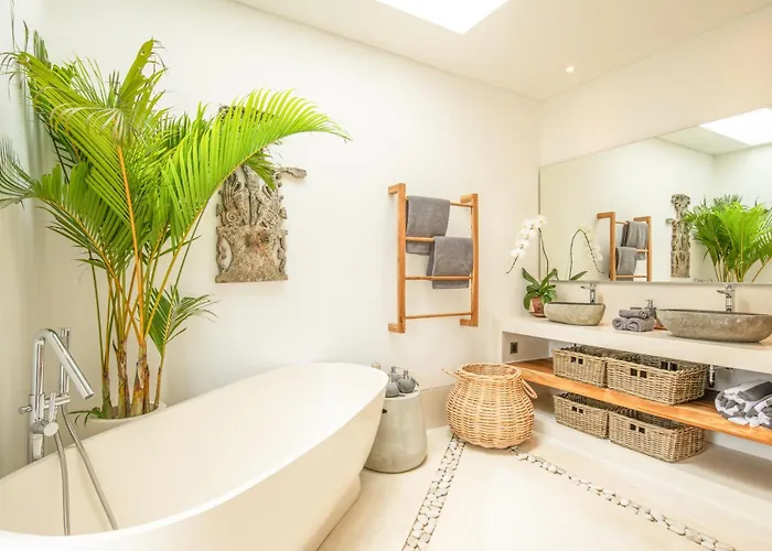 Coastal Elegance 4br Villa, 400m To Finns Canggu