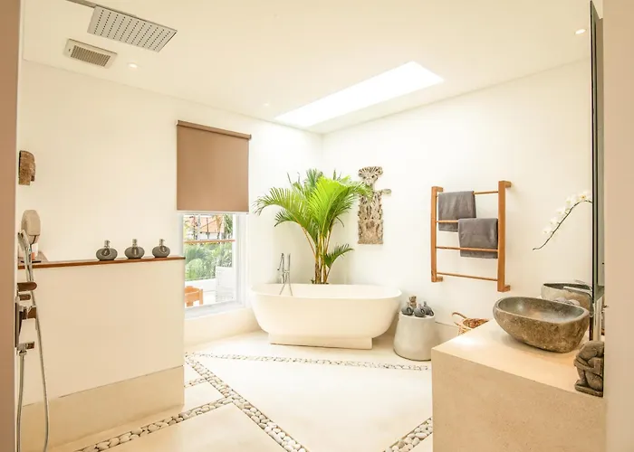 Coastal Elegance 4br Villa, 400m To Finns Villa
