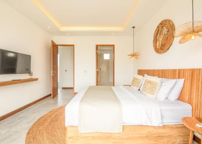Coastal Elegance 4br Villa, 400m To Finns Villa Canggu
