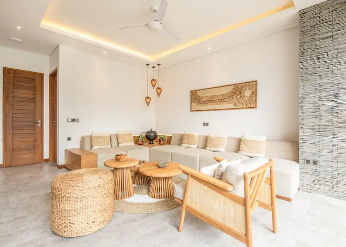 Coastal Elegance 4br Villa, 400m To Finns *