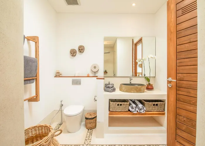 Coastal Elegance 4br Villa, 400m To Finns Villa Canggu