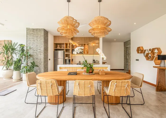 Coastal Elegance 4br Villa, 400m To Finns * Canggu