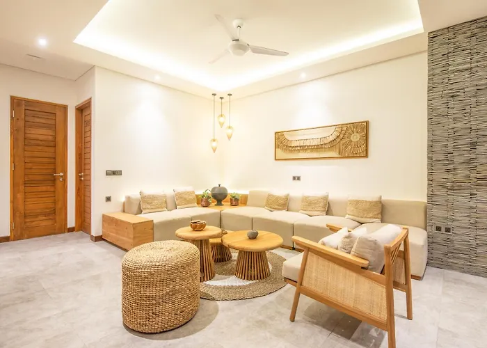 Coastal Elegance 4br Villa, 400m To Finns Villa